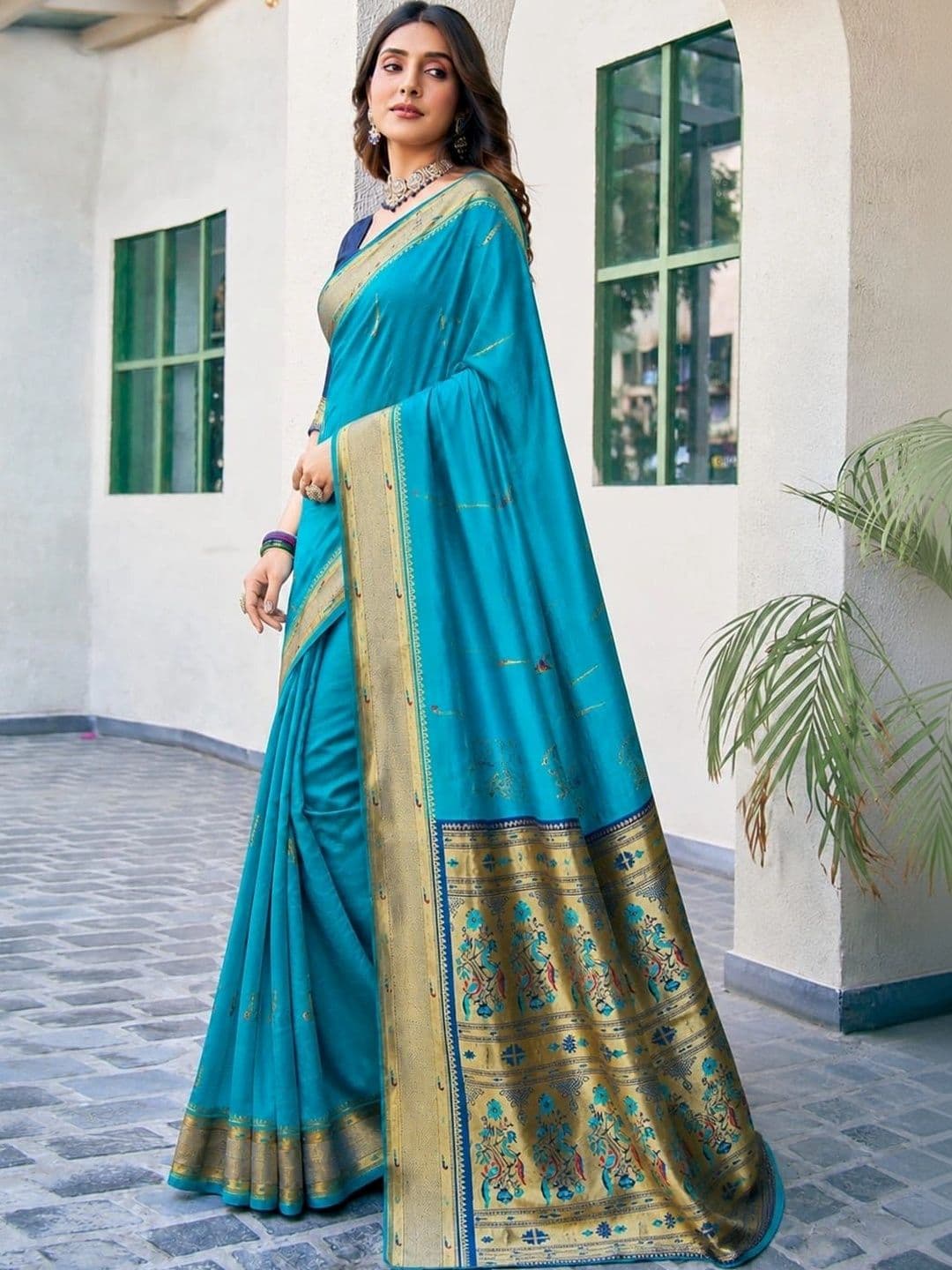 vastranagari Woven Design Zari Art Silk Designer Banarasi Saree thumbnail 2