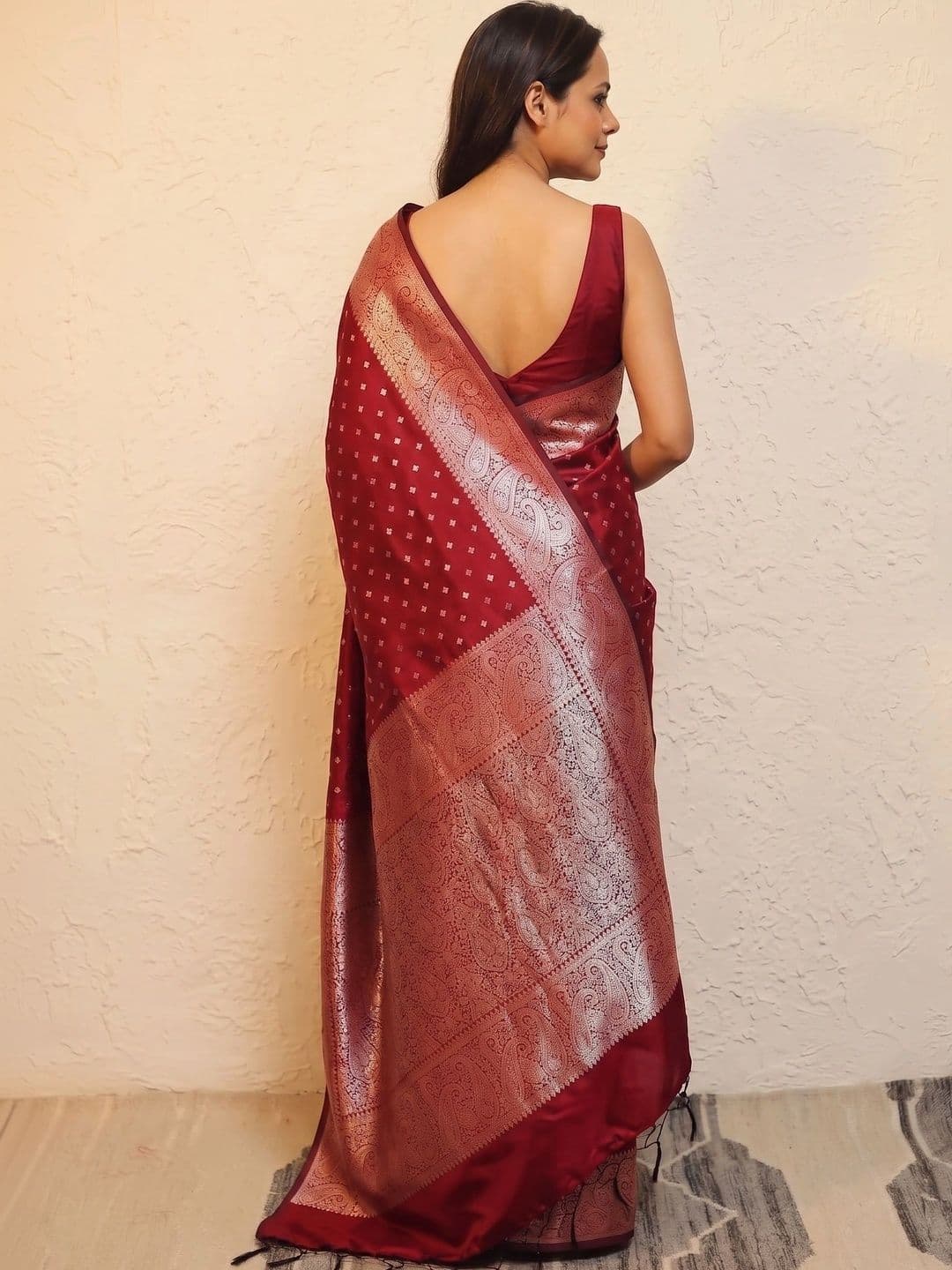 YASHASVI FASHION Woven Design Zari Art Silk Banarasi Saree thumbnail 5