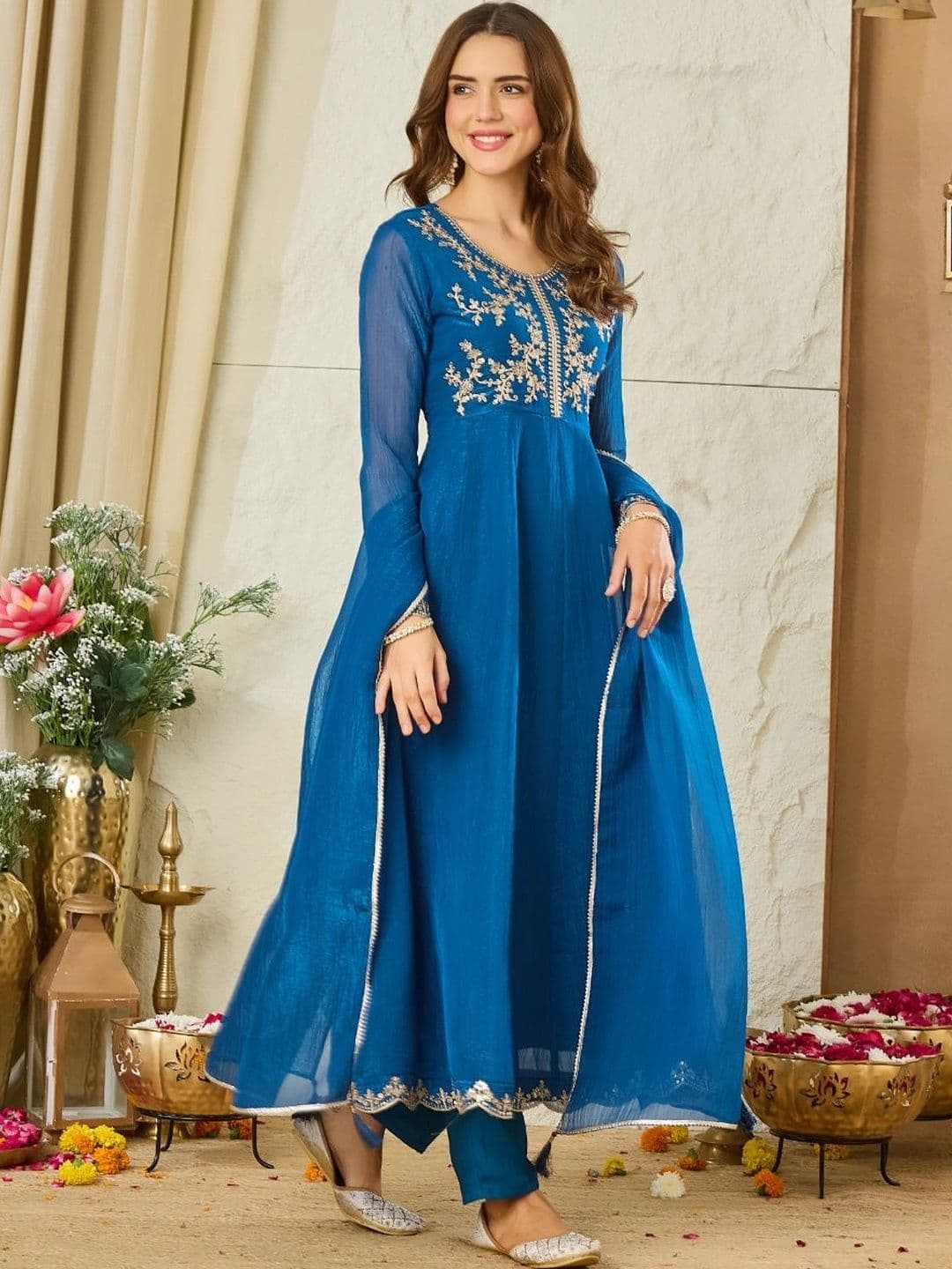 MOKOSH Women Ethnic Motifs Embroidered Empire Thread Work Pure Silk Kurta with Trousers & With Dupatta thumbnail 7