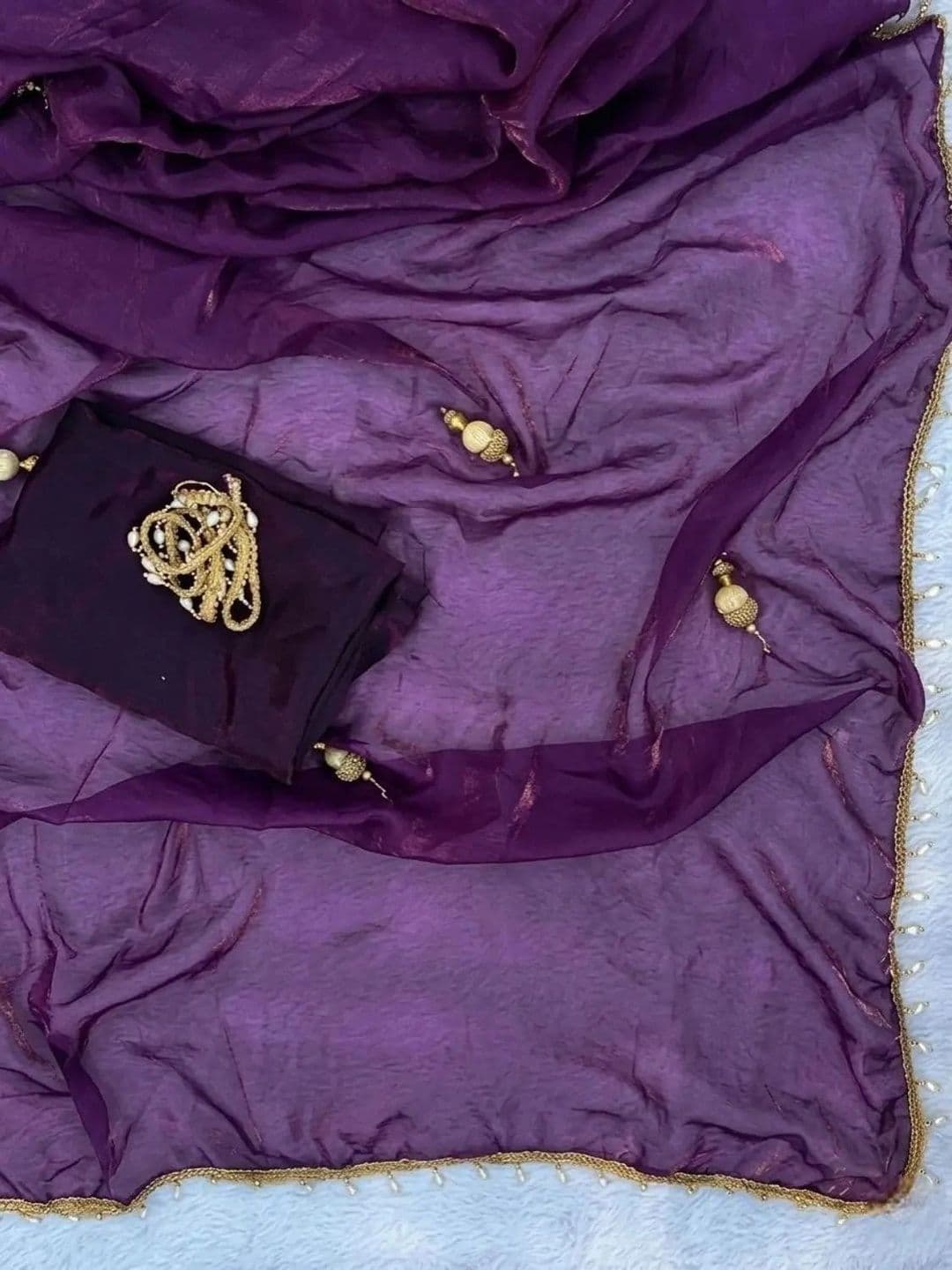 Saanvi Beads and Stones Silk Blend Saree thumbnail 3