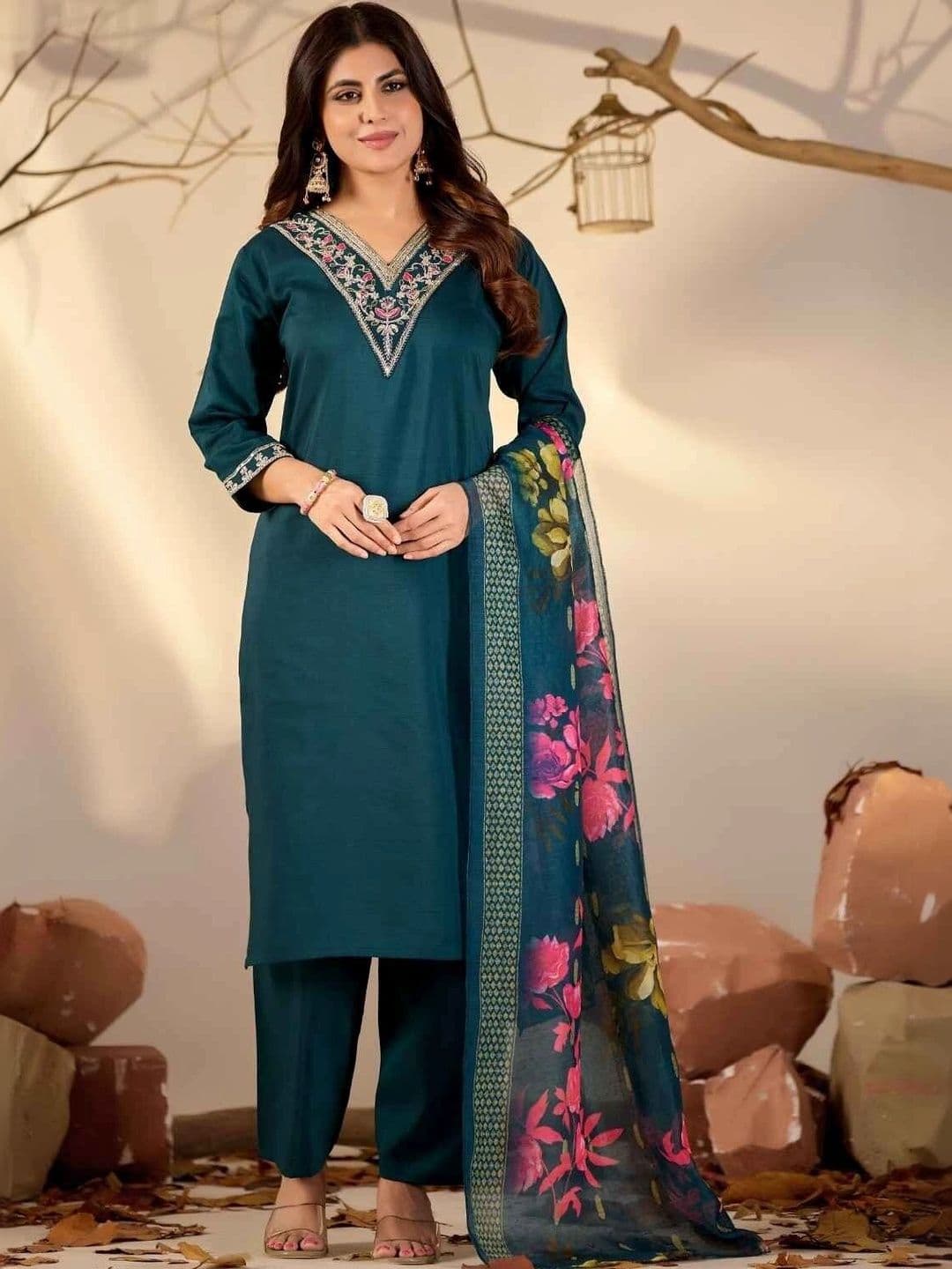 PANJURLI Women Floral Embroidered Regular Thread Work Kurta with Trousers & With Dupatta - view 1