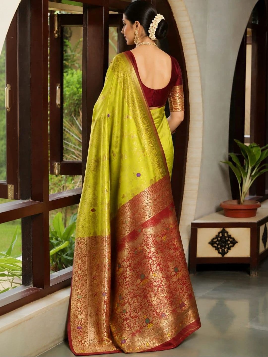 vastranagari Woven Design Zari Art Silk Designer Banarasi Saree thumbnail 2