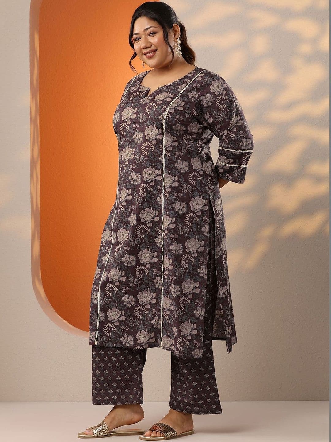 EXTRA LOVE BY LIBAS Plus Size Women Floral Printed Regular Kurta with Trousers thumbnail 7