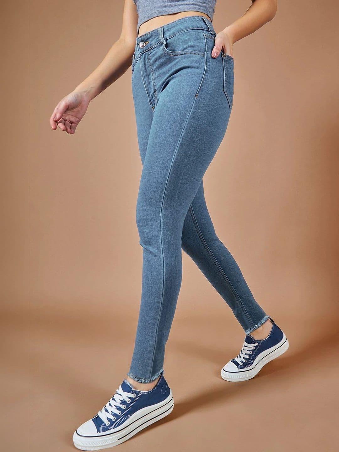 Roadster Women Skinny Fit High-Rise Cuffed Hem Stretchable Jeans thumbnail 3
