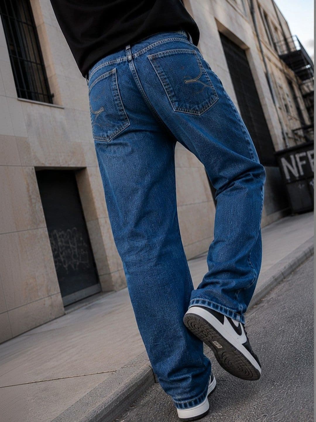 Bene Kleed Men Relaxed Fit Mid-Rise Low Distress Light Fade Jeans thumbnail 3