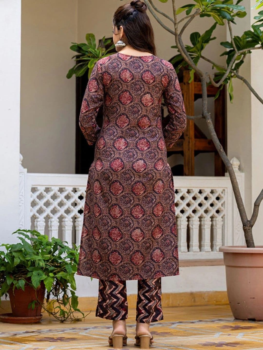 Panzora Women Ethnic Motifs Printed Regular Thread Work Kurta with Trousers & With Dupatta thumbnail 4