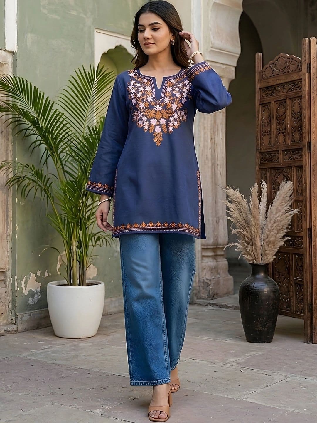 Sangria Women Embroidered Thread Work Kurta thumbnail 2