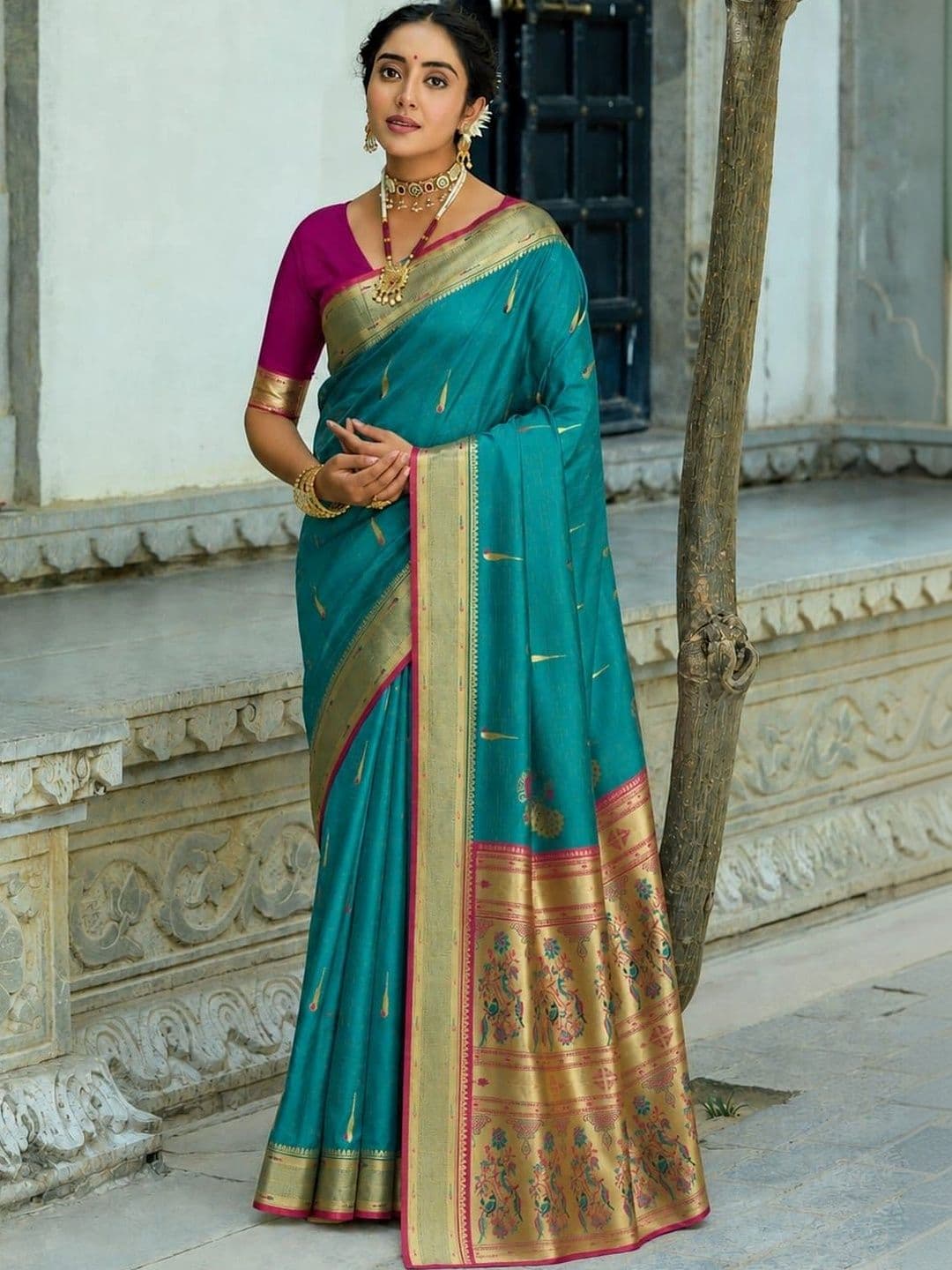 vastranagari Woven Design Zari Art Silk Designer Banarasi Saree - view 1