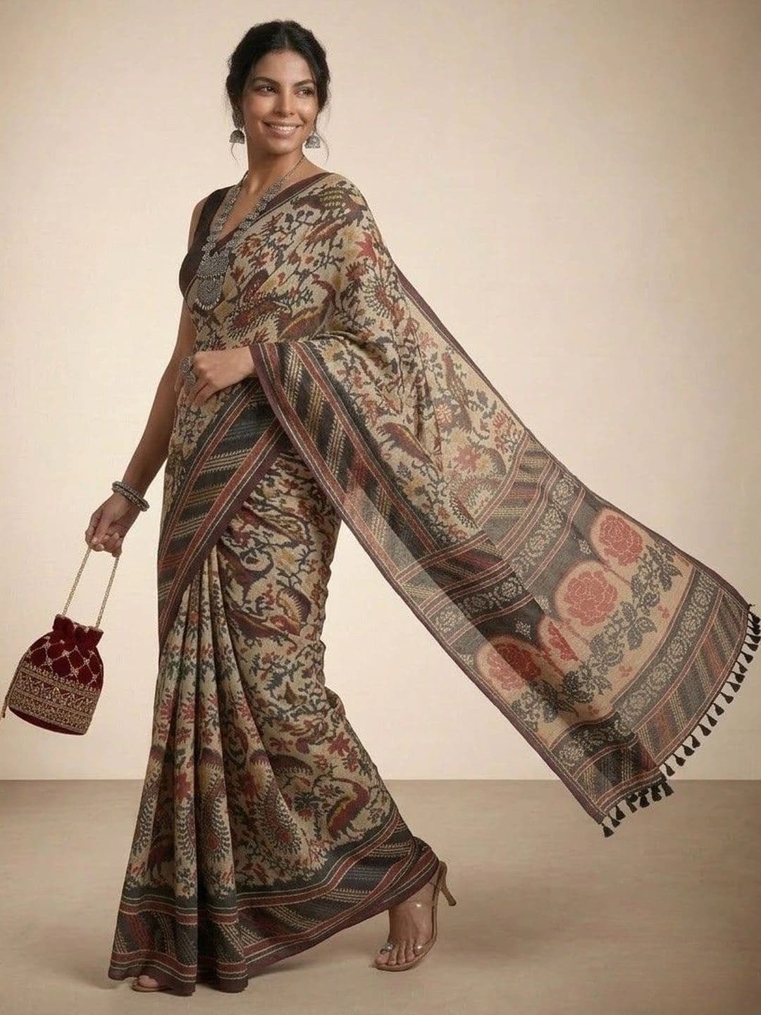 Anouk Floral Silk Blend Patola Saree thumbnail 3