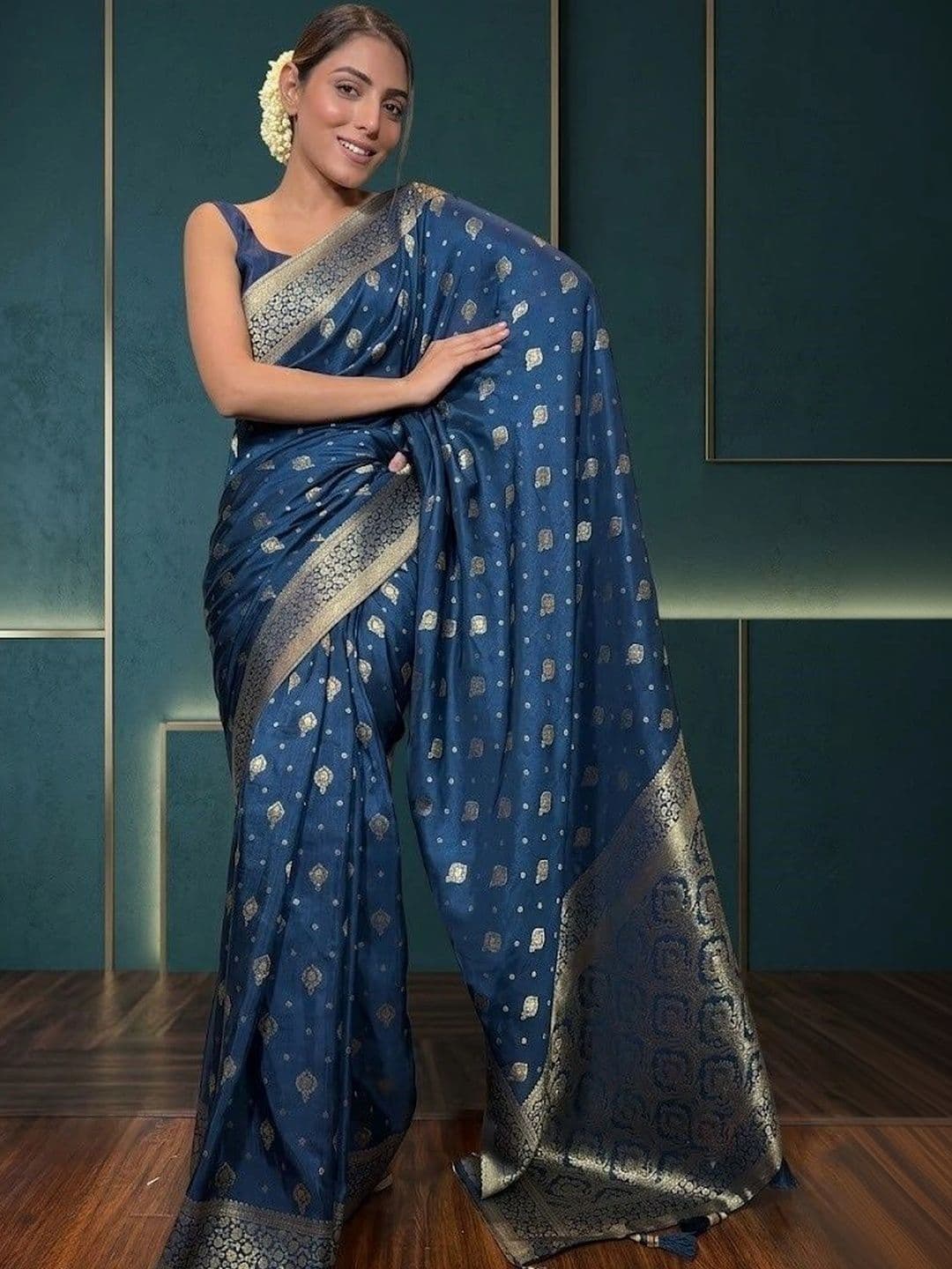 AAVEE Woven Design Zari Art Silk Banarasi Saree - view 1