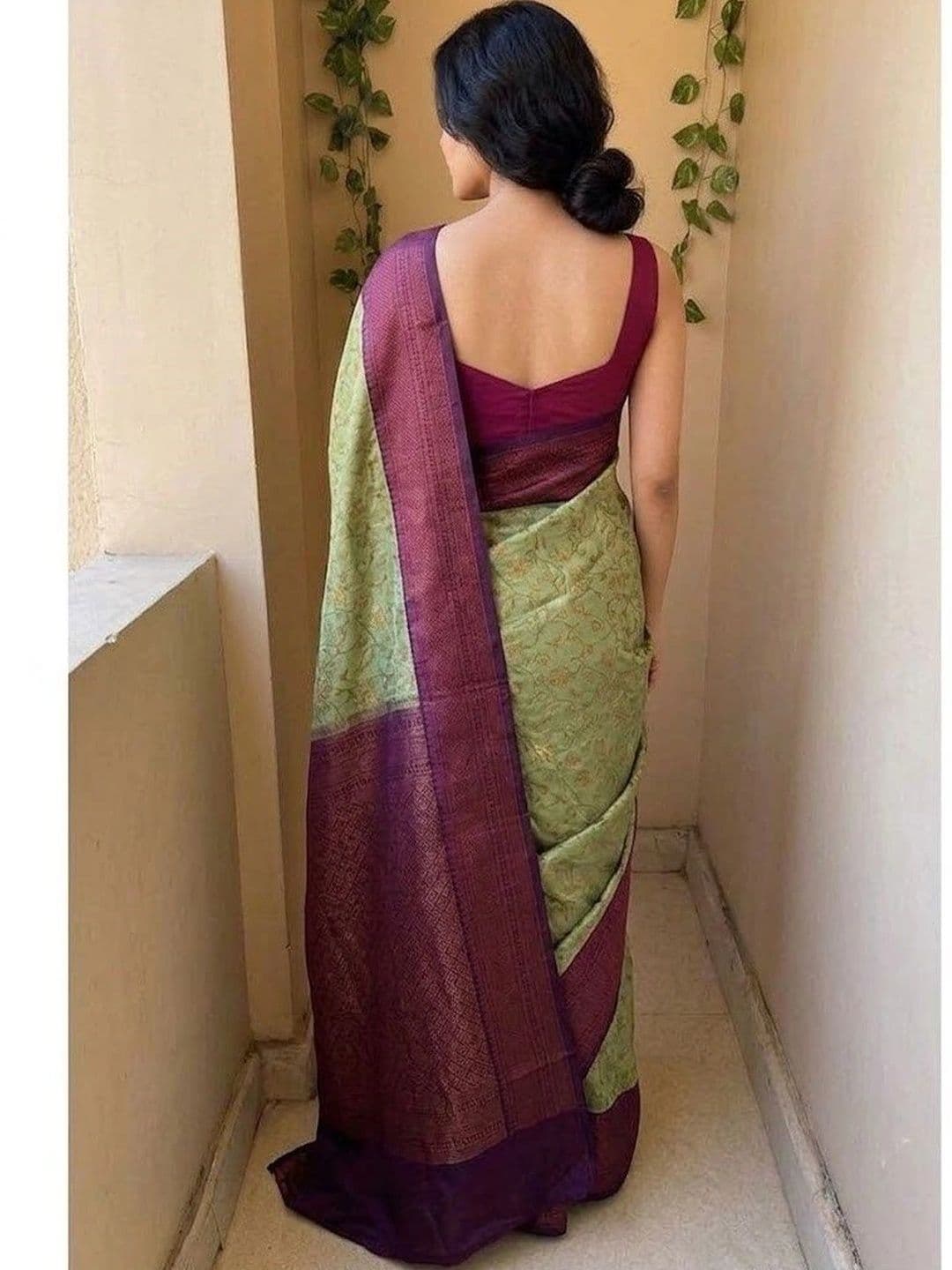 THE AQUARIUS Woven Design Zari Art Silk Banarasi Saree thumbnail 2