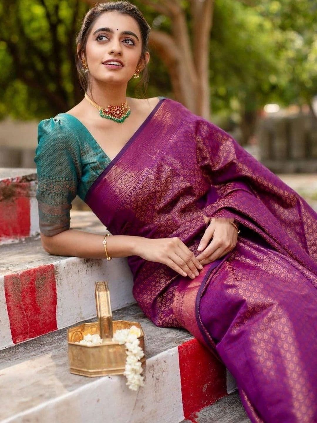 ADR CHIKANKARI Woven Design Zari Art Silk Banarasi Saree thumbnail 4
