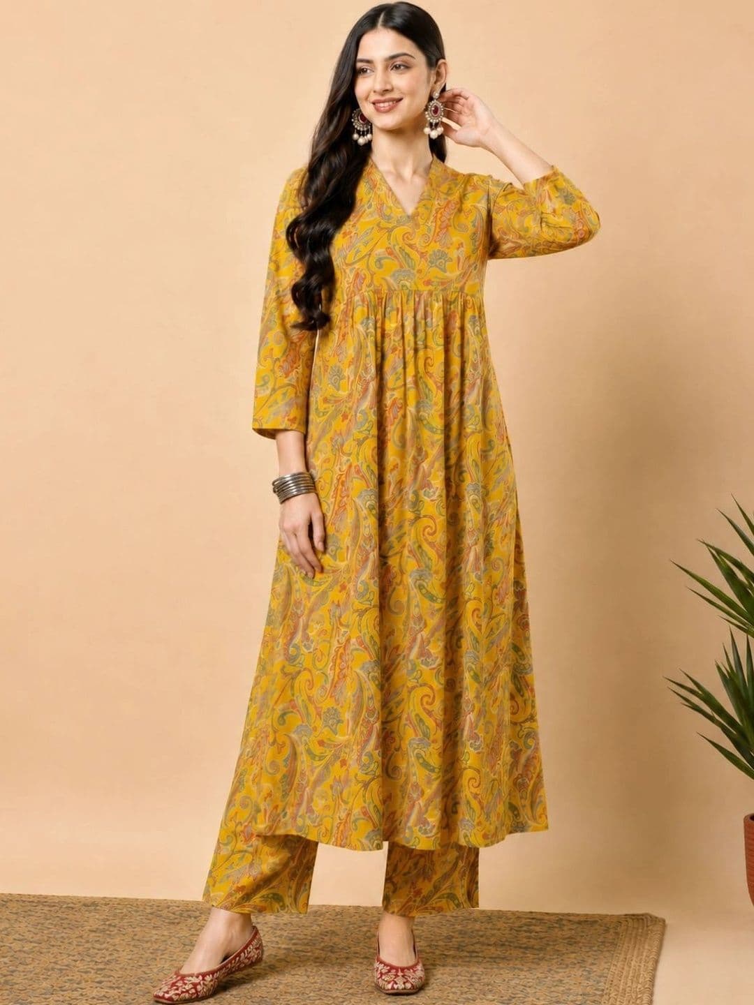 AMOUS Women Paisley Printed Empire Kurta with Palazzos - view 1