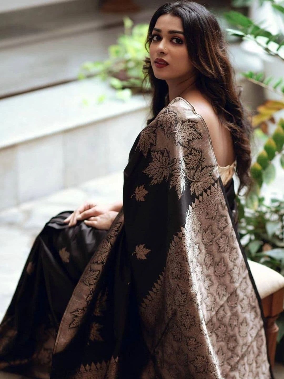 VelvetHue Woven Design Zari Art Silk Banarasi Saree thumbnail 4