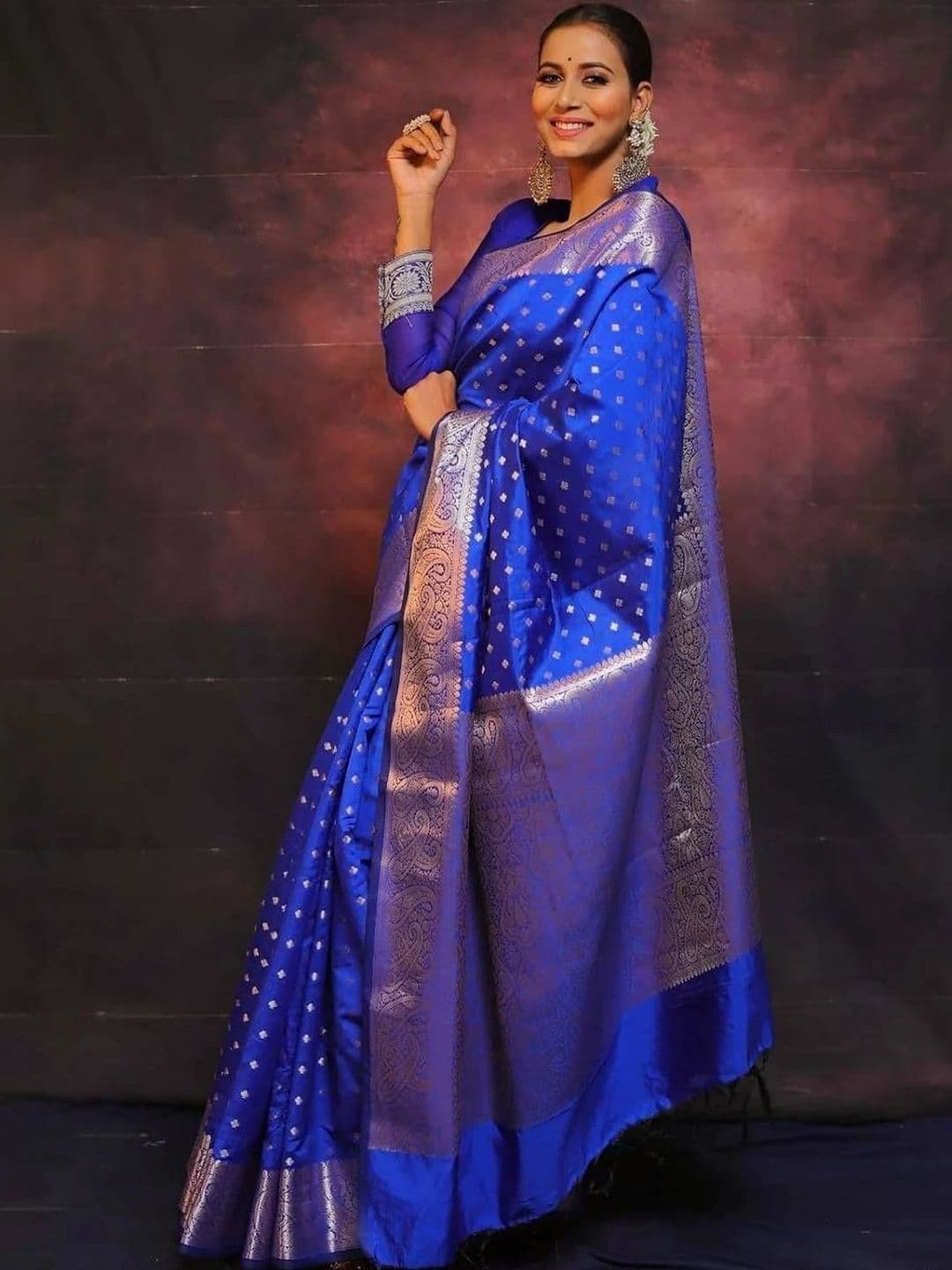 VelvetHue Woven Design Zari Art Silk Banarasi Saree thumbnail 3