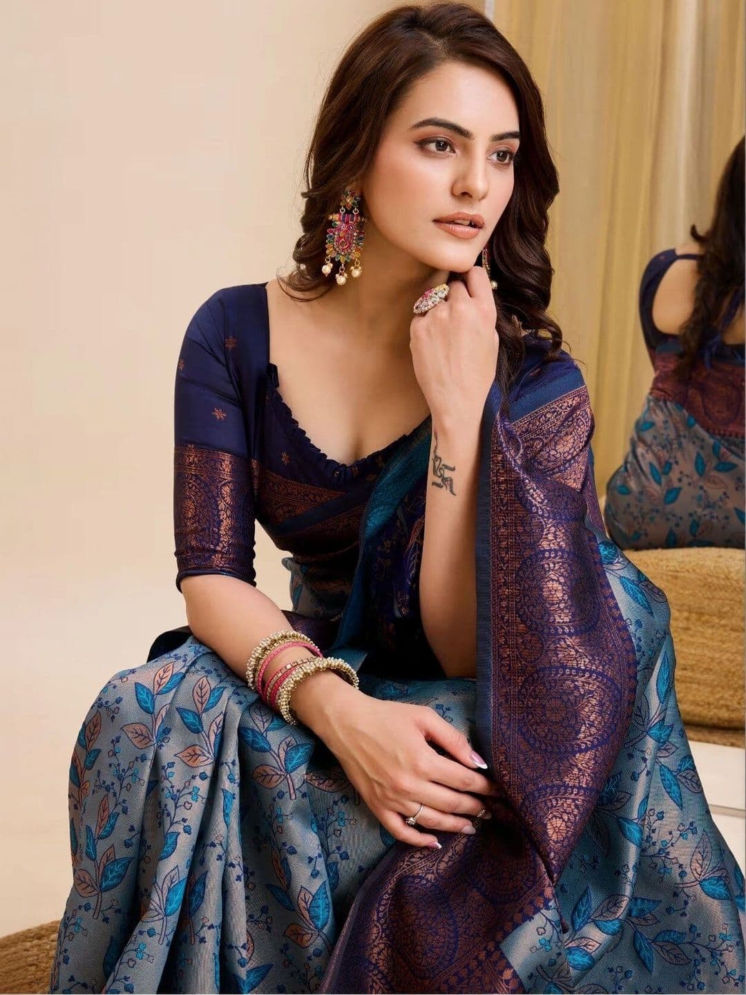VS MALL Woven Women Design Zari Banarasi Saree thumbnail 3