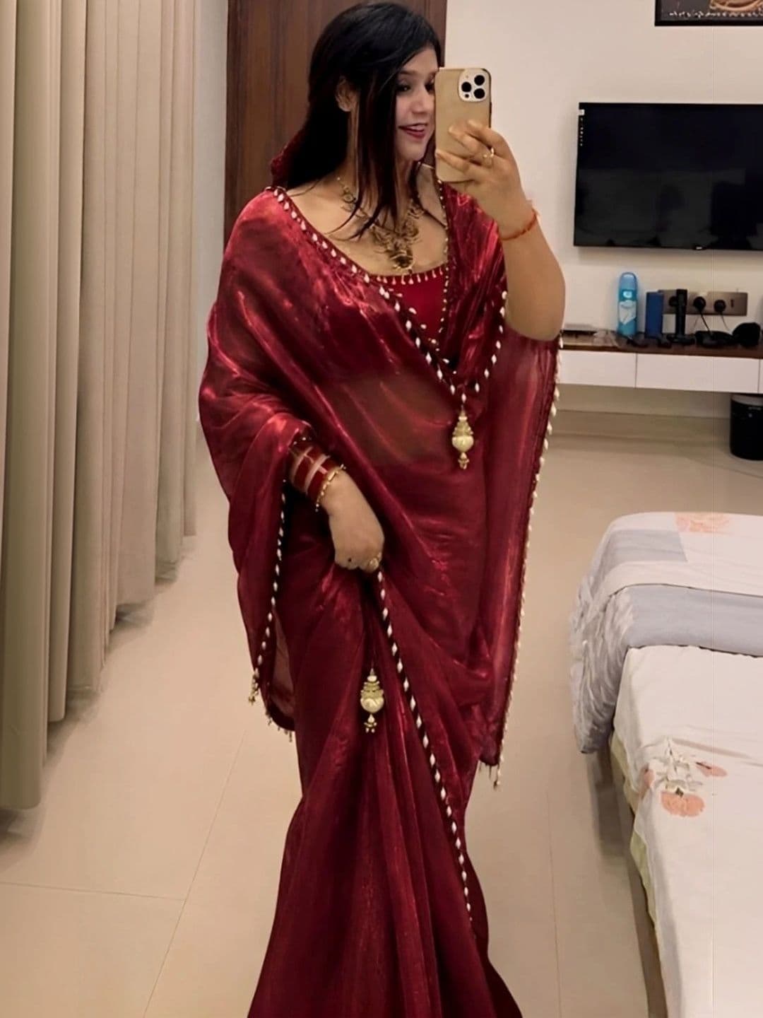Saanvi Beads and Stones Silk Blend Saree thumbnail 3
