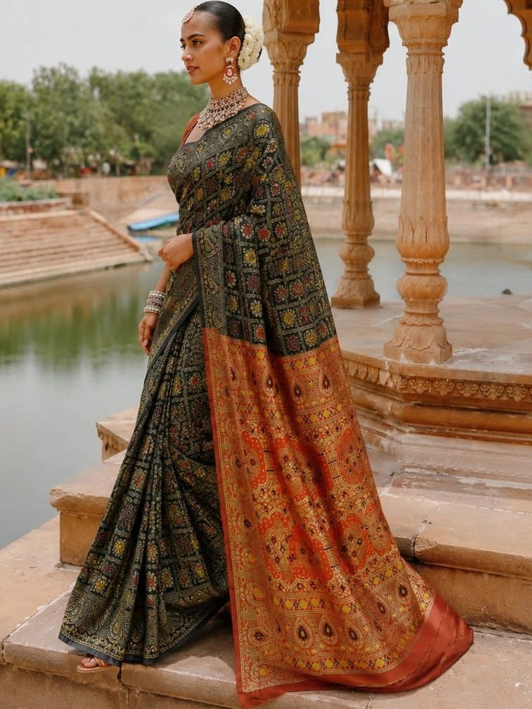 vastranagari Woven Design Zari Art Silk Designer Banarasi Saree thumbnail 4