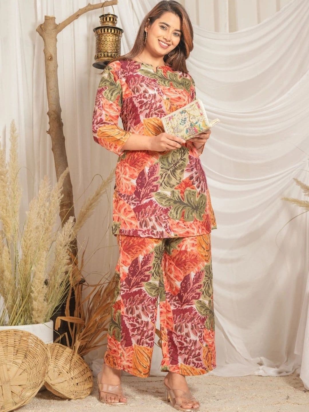 CNS FASHIONS Women Floral Printed Regular Pure Cotton Kurta with Palazzos thumbnail 4