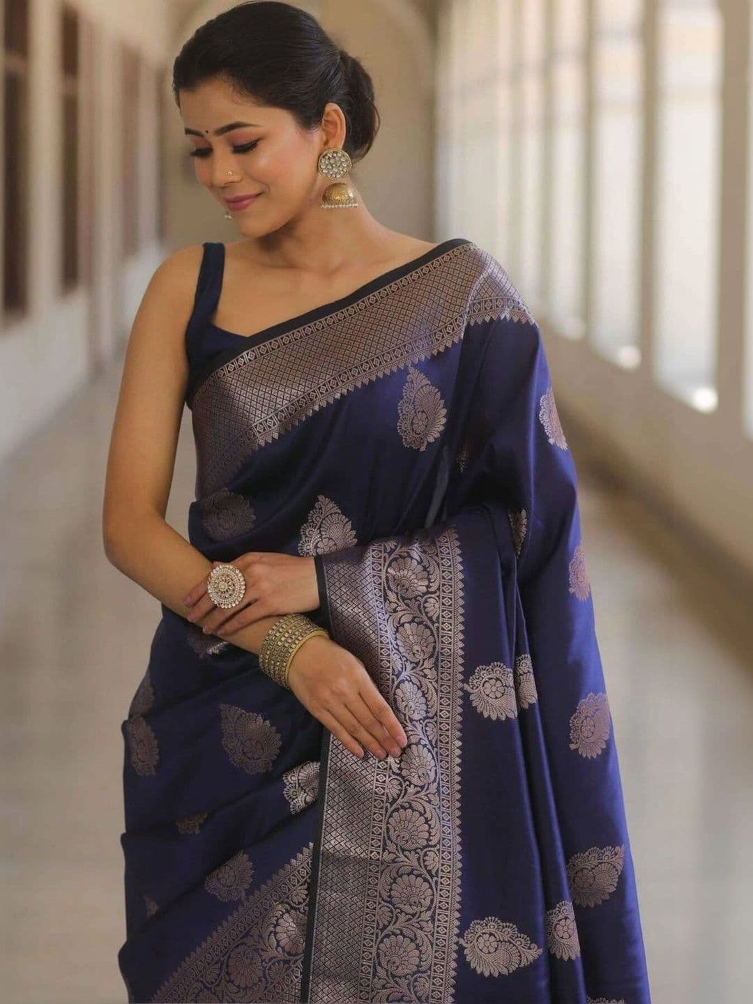 VS MALL Woven Design Zari Banarasi Saree thumbnail 2