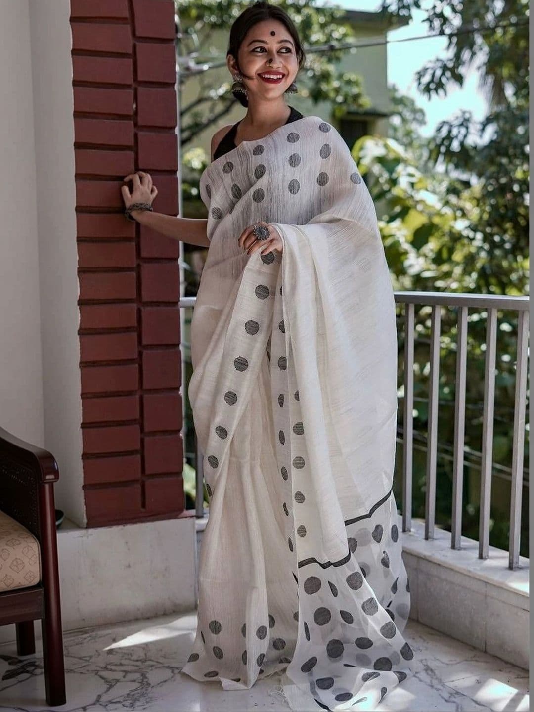 Bhagirath Fashion Woven Design Zari Art Silk Banarasi Saree - view 1