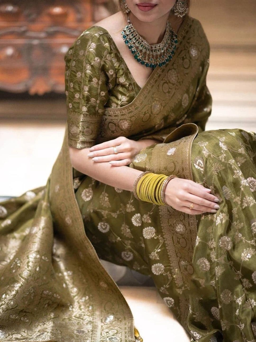 YASHASVI FASHION Woven Design Zari Art Silk Banarasi Saree thumbnail 2
