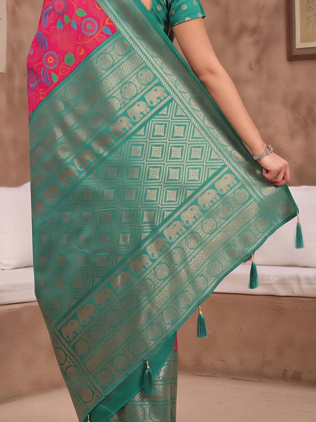 Anouk Women Woven Design Zari Designer Banarasi Saree thumbnail 7