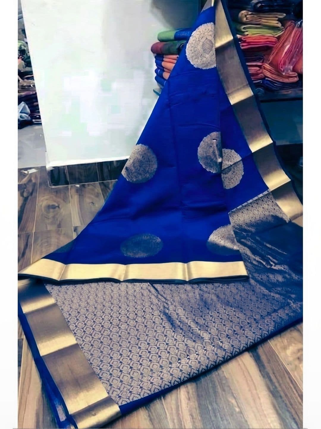 clotheva Woven Design Zari Art Silk Banarasi Saree thumbnail 4