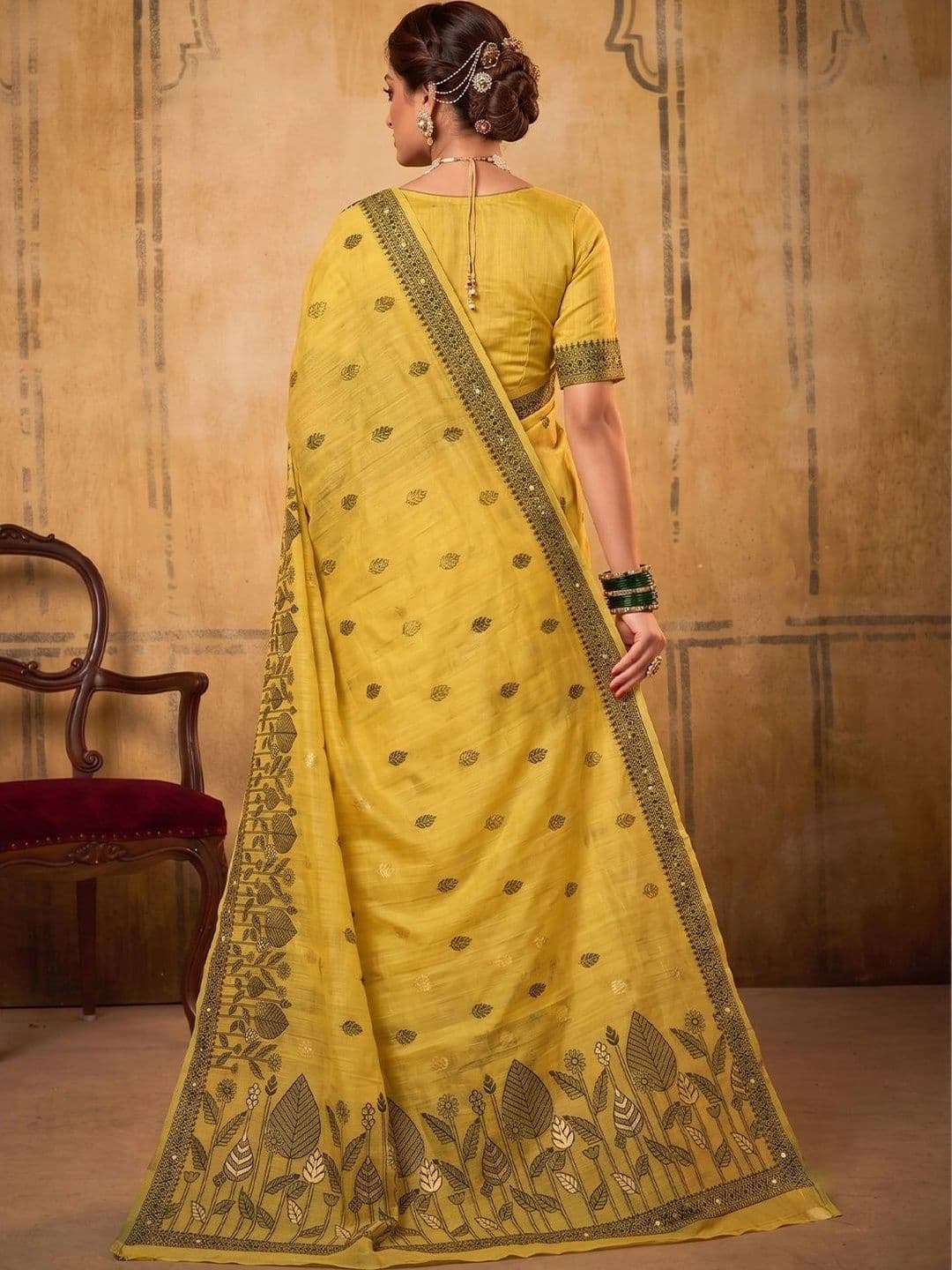 DIVASTRI Ethnic Motifs Zari Designer Saree thumbnail 4