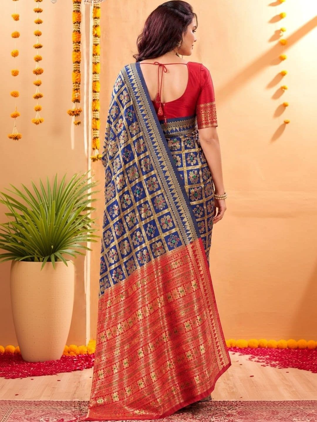 vastranagari Woven Design Zari Art Silk Designer Banarasi Saree thumbnail 3