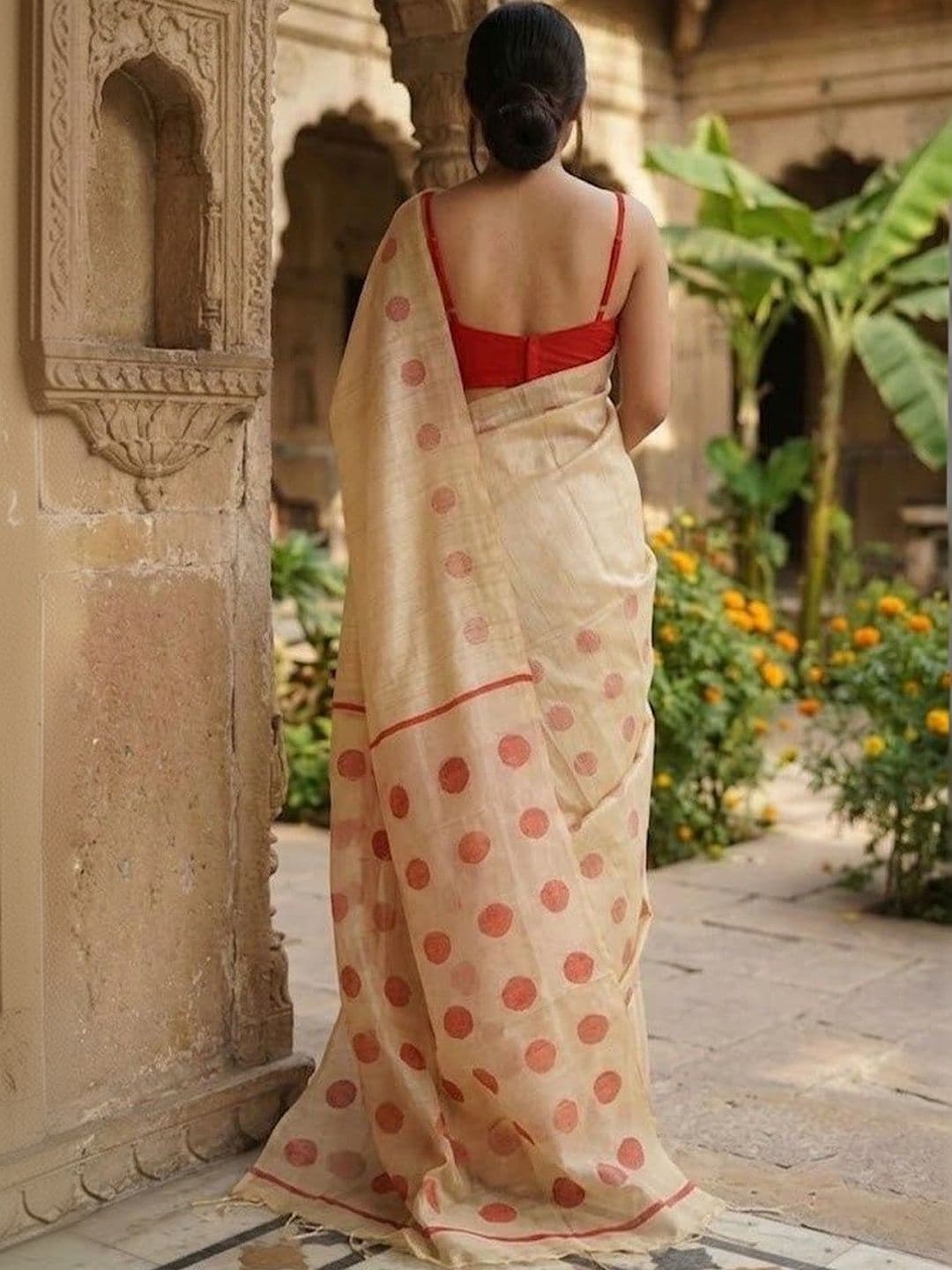 VelvetHue Women Woven Design Zari Art Silk Banarasi Saree thumbnail 5
