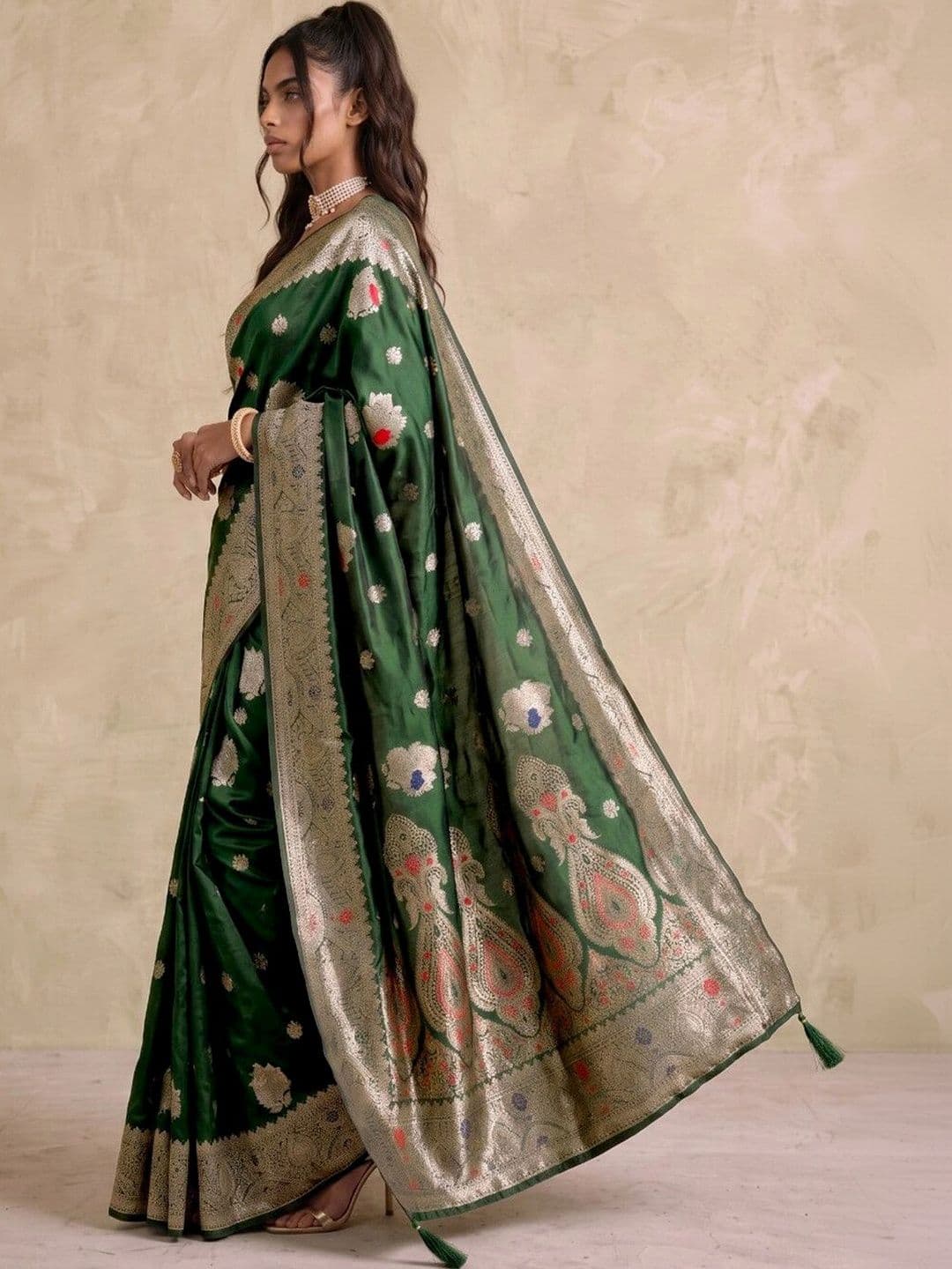 SAARA Woven Design Zari Silk Blend Saree thumbnail 6