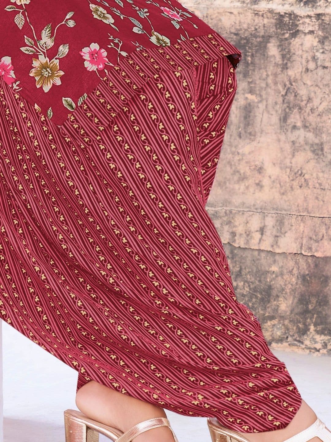 shree jeenmata collection Women Floral Printed Regular Pure Cotton Kurta with Patiala & With Dupatta thumbnail 2