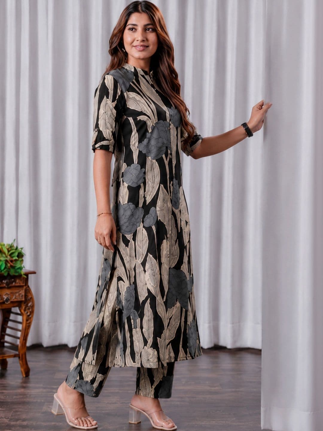 SZN Women Floral Printed Regular Kurta with Trousers thumbnail 4