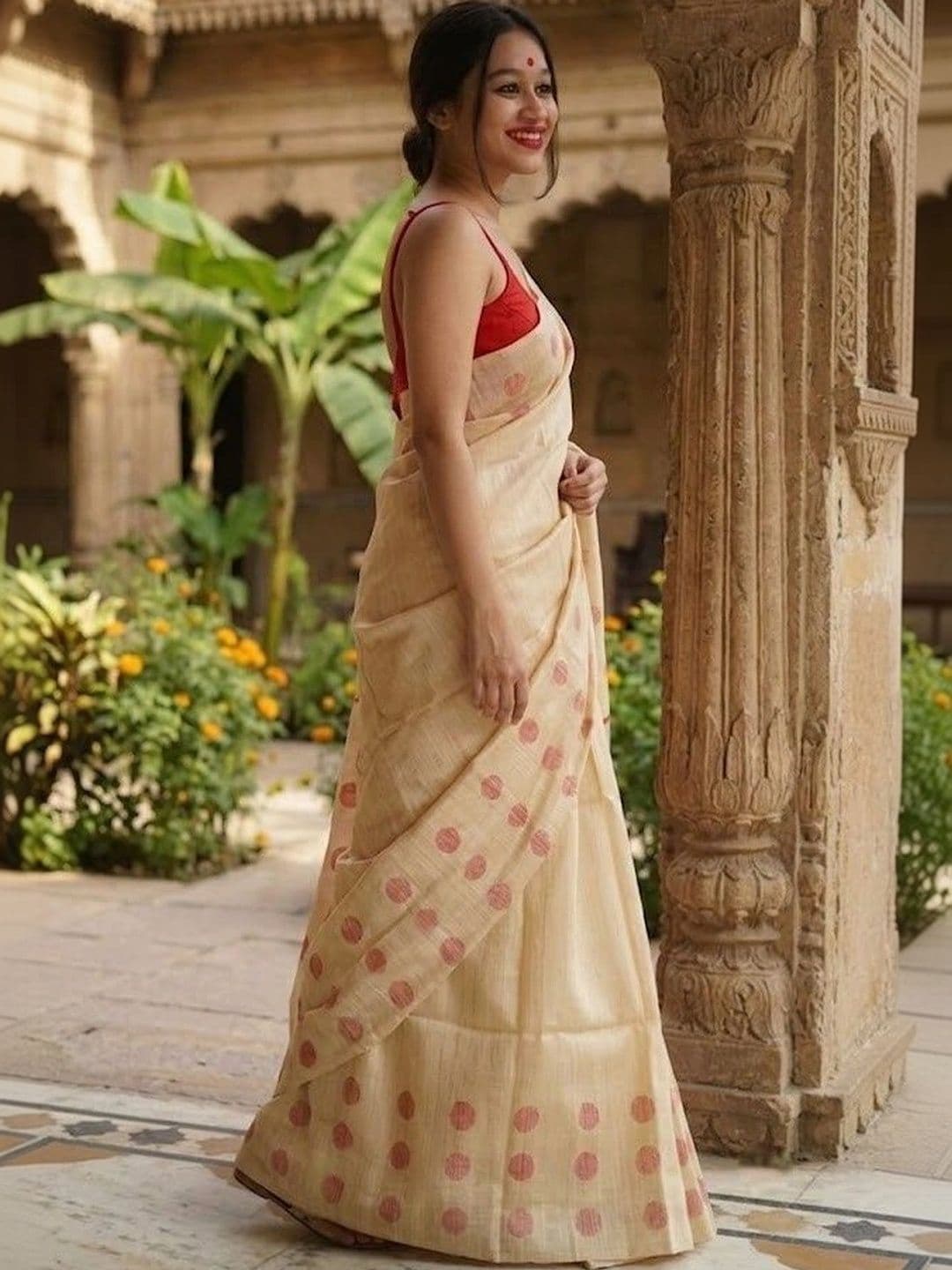 VelvetHue Women Woven Design Zari Art Silk Banarasi Saree thumbnail 3