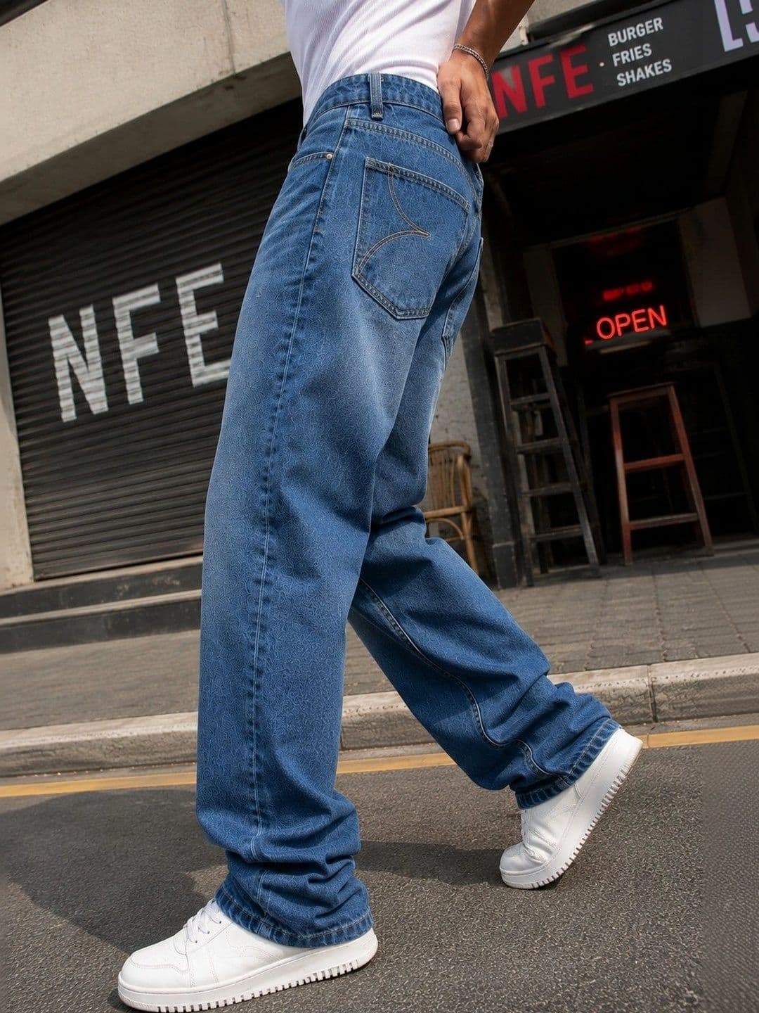 Bene Kleed Men Relaxed Fit Mid-Rise Light Fade Jeans thumbnail 4