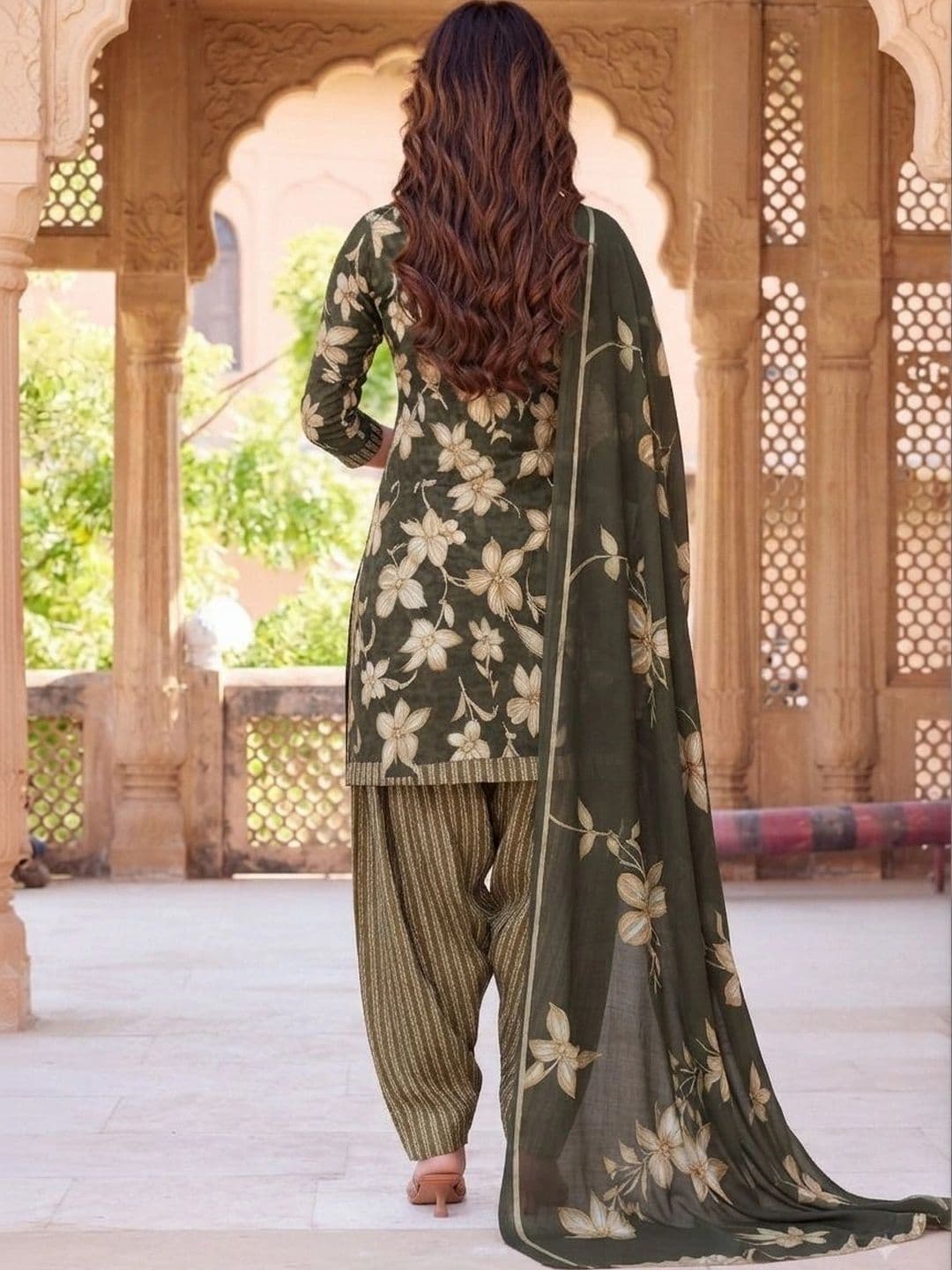 shree jeenmata collection Women Floral Printed Regular Pure Cotton Kurta with Patiala & With Dupatta thumbnail 3