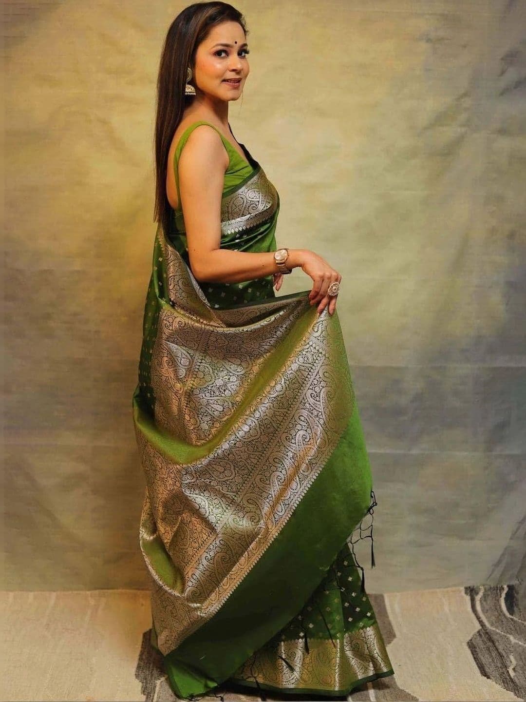 Aman's Impero Woven Design Zari Art Silk Banarasi Saree thumbnail 4