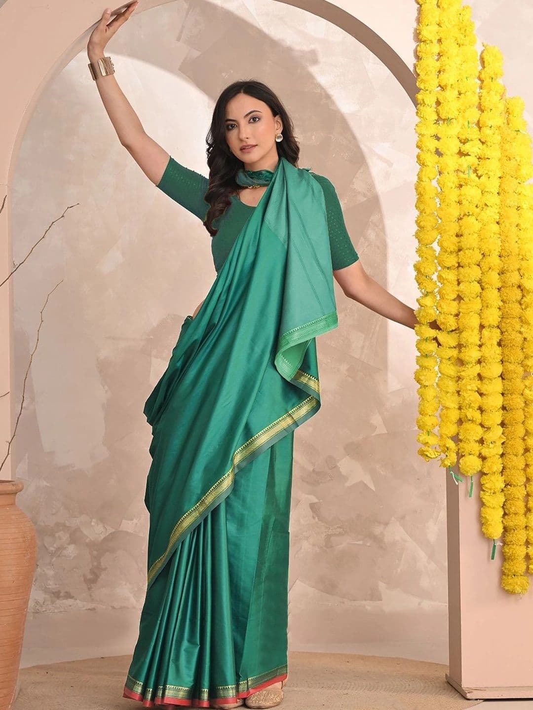 KALINI Zari Designer Gadwal Saree thumbnail 2