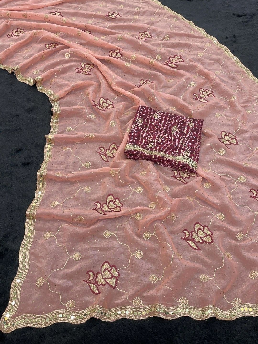 SmileyFashion Floral Poly Georgette Saree thumbnail 2