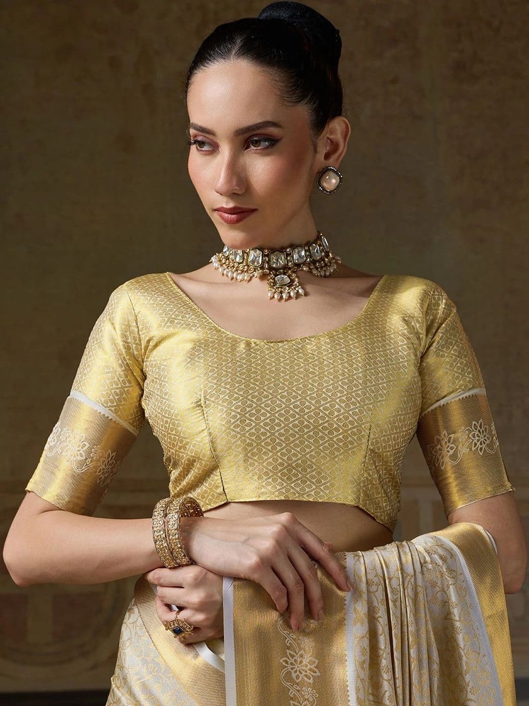Sutriti Woven Design Zari Silk Blend Designer Banarasi Saree thumbnail 3