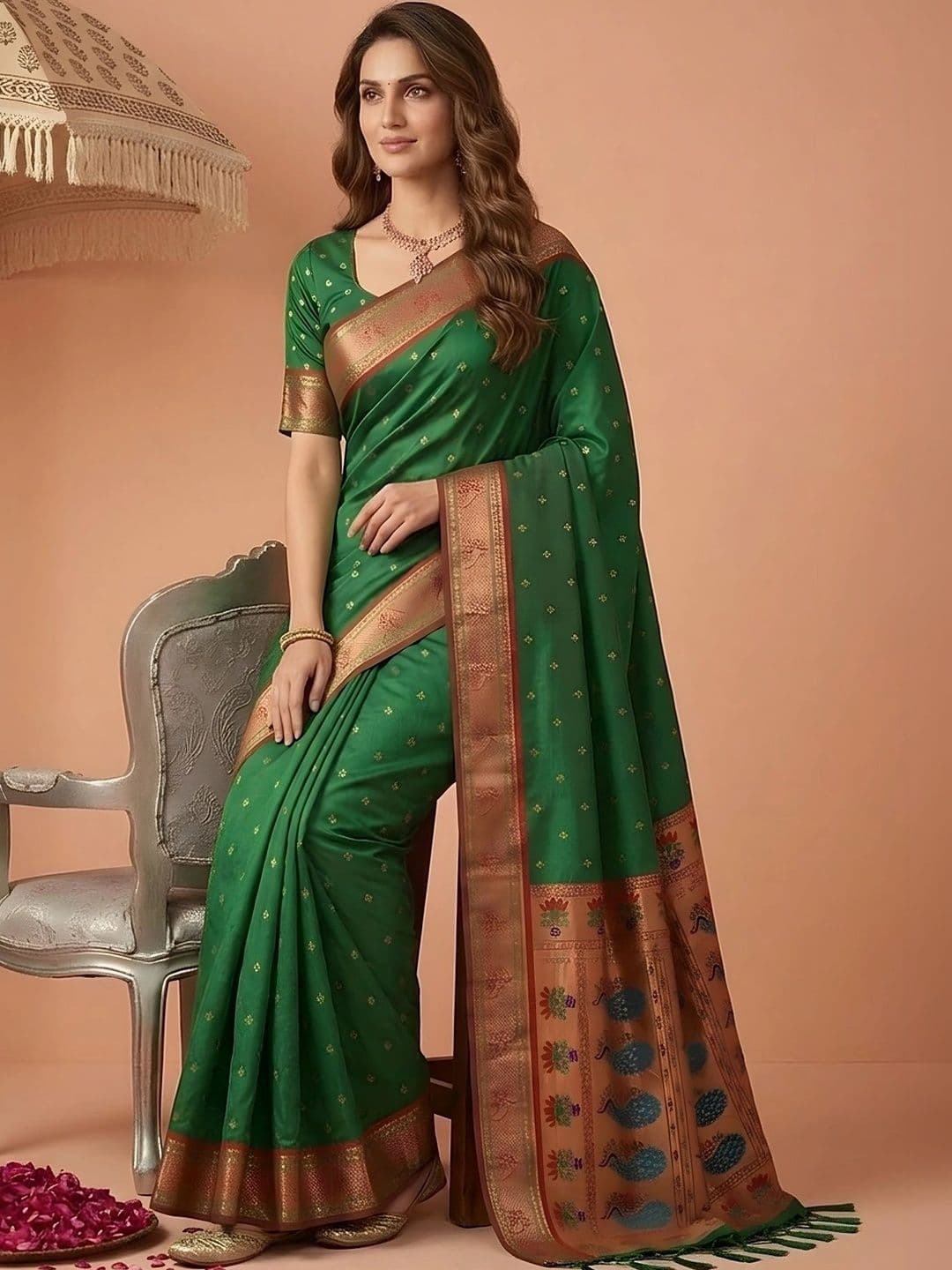 Dori women  Woven Design Zari Silk Blend Banarasi Saree thumbnail 4