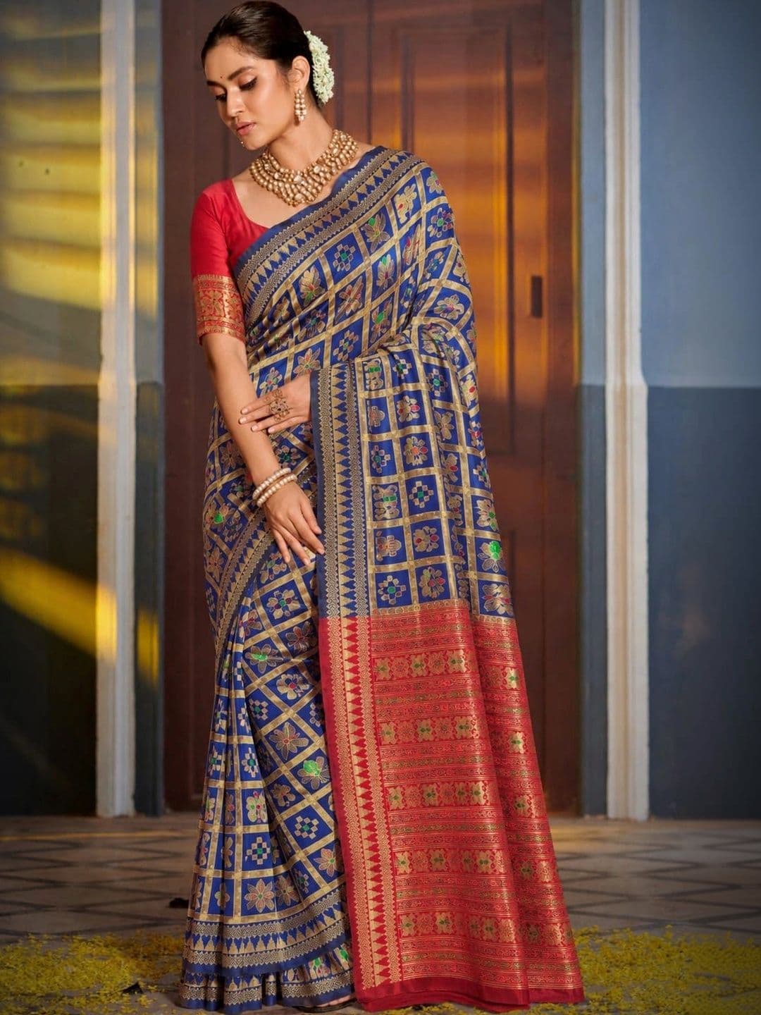 vastranagari Woven Design Zari Art Silk Designer Banarasi Saree - view 1