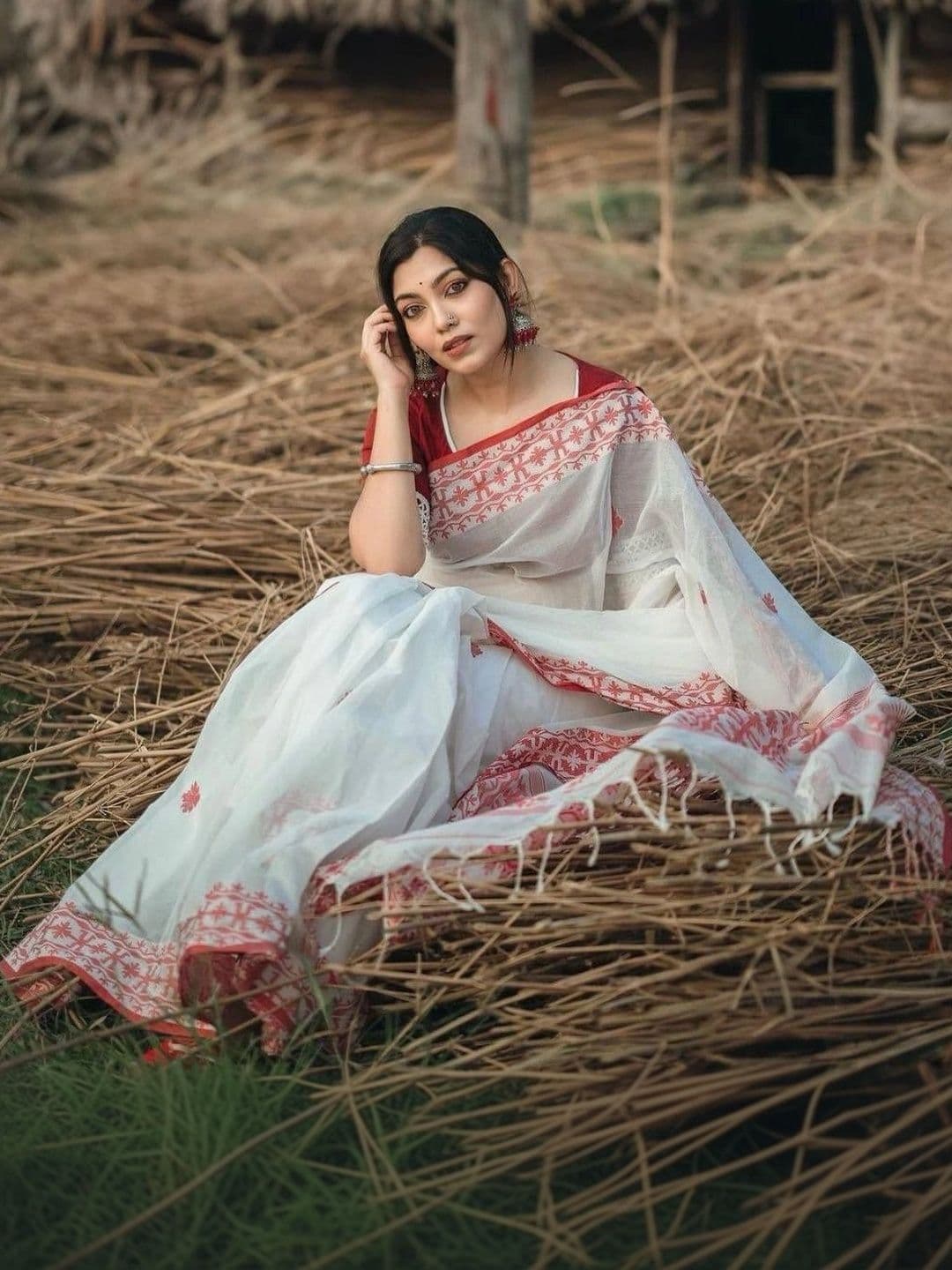 Narayan creations Woven Design Embroidered Art Silk Banarasi Saree thumbnail 5