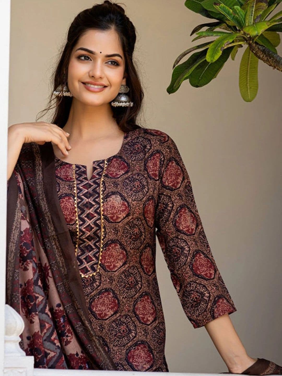 Panzora Women Ethnic Motifs Printed Regular Thread Work Kurta with Trousers & With Dupatta thumbnail 7