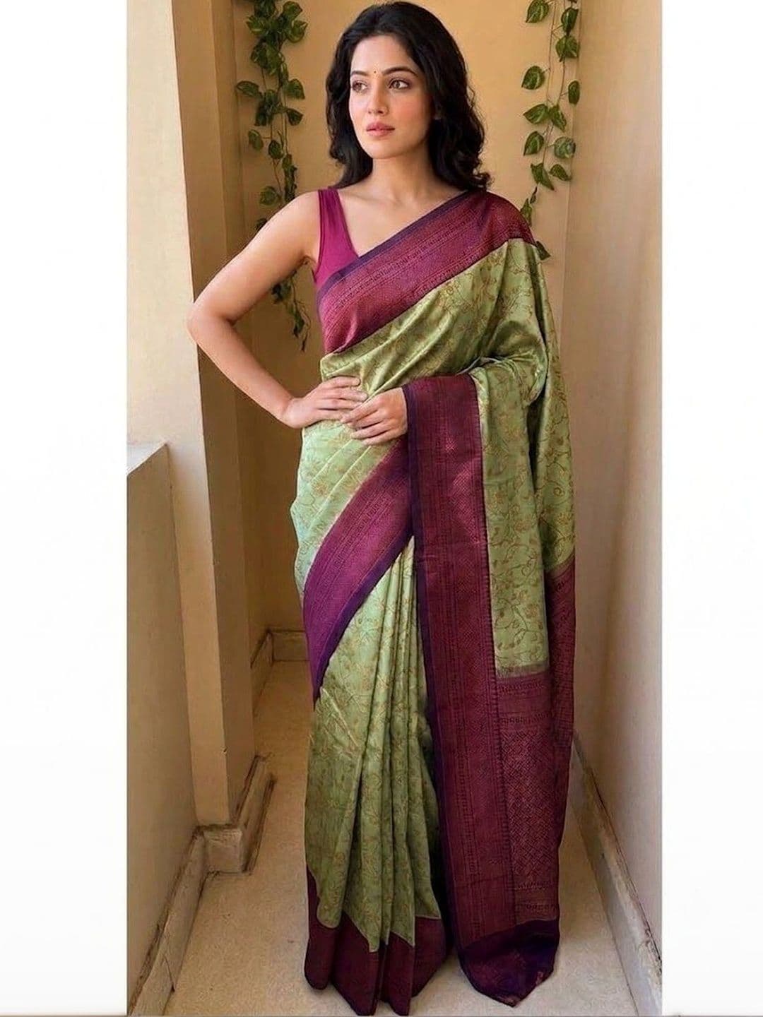 THE AQUARIUS Woven Design Zari Art Silk Banarasi Saree - view 1