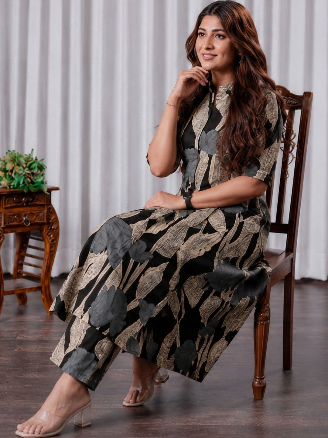SZN Women Floral Printed Regular Kurta with Trousers thumbnail 2