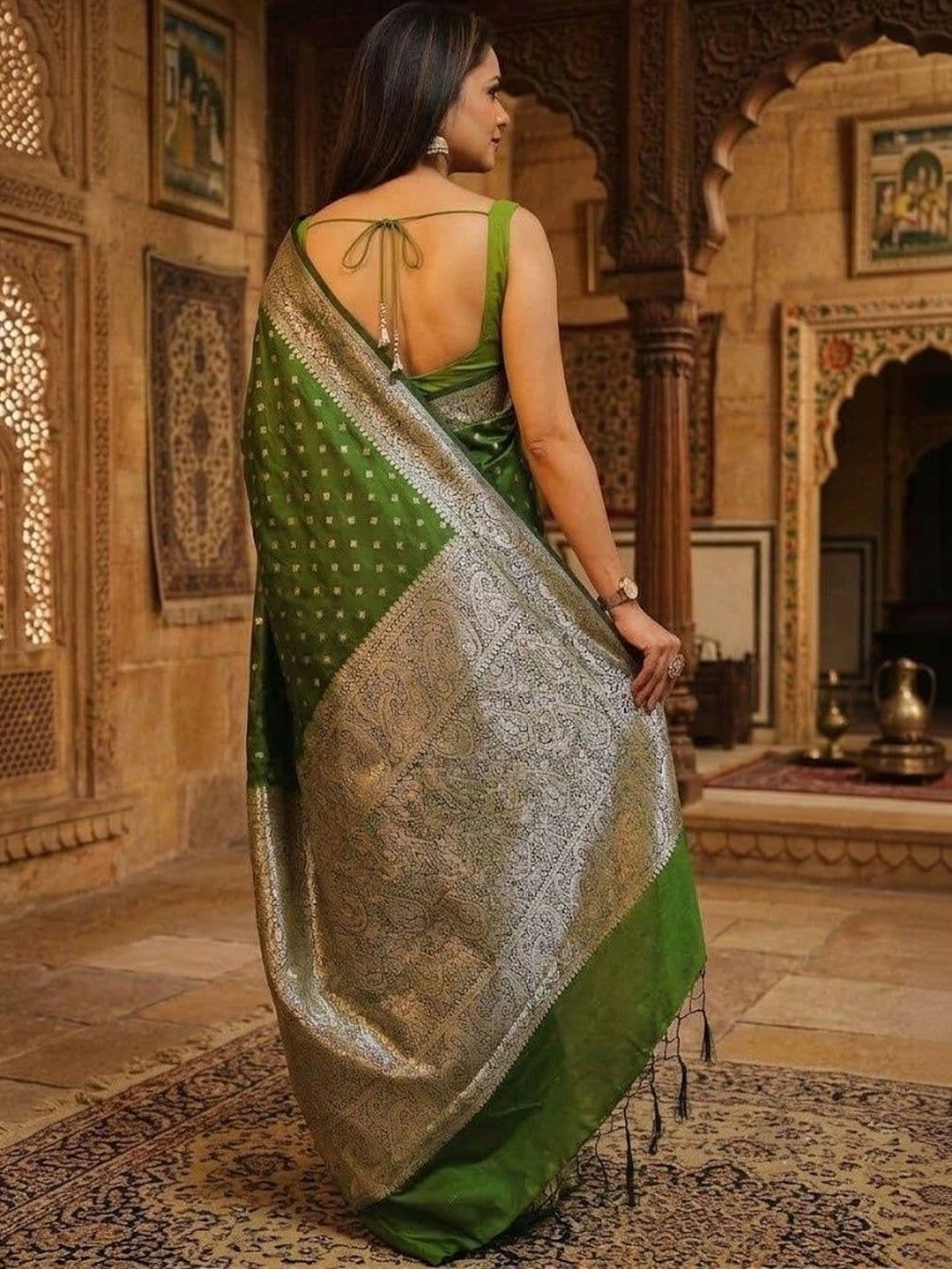 JUICE BEAUTY Woven Design Zari Art Silk Banarasi Saree thumbnail 3