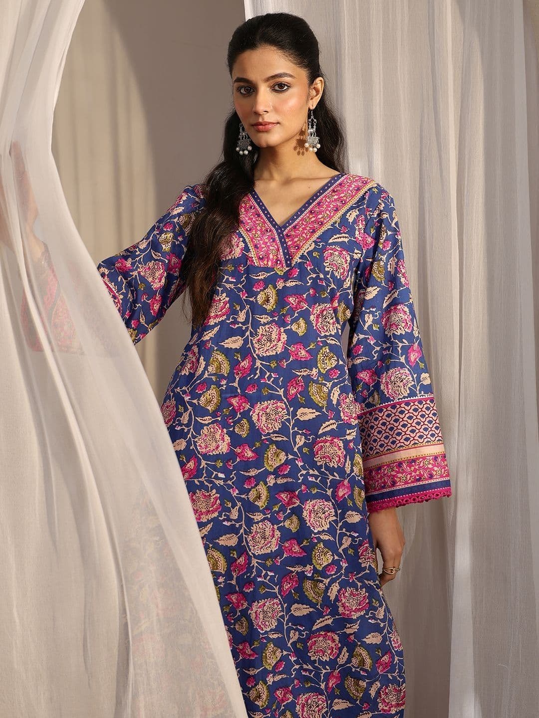 Libas Women Phoebe Blue Printed Cotton Straight Kurta thumbnail 2