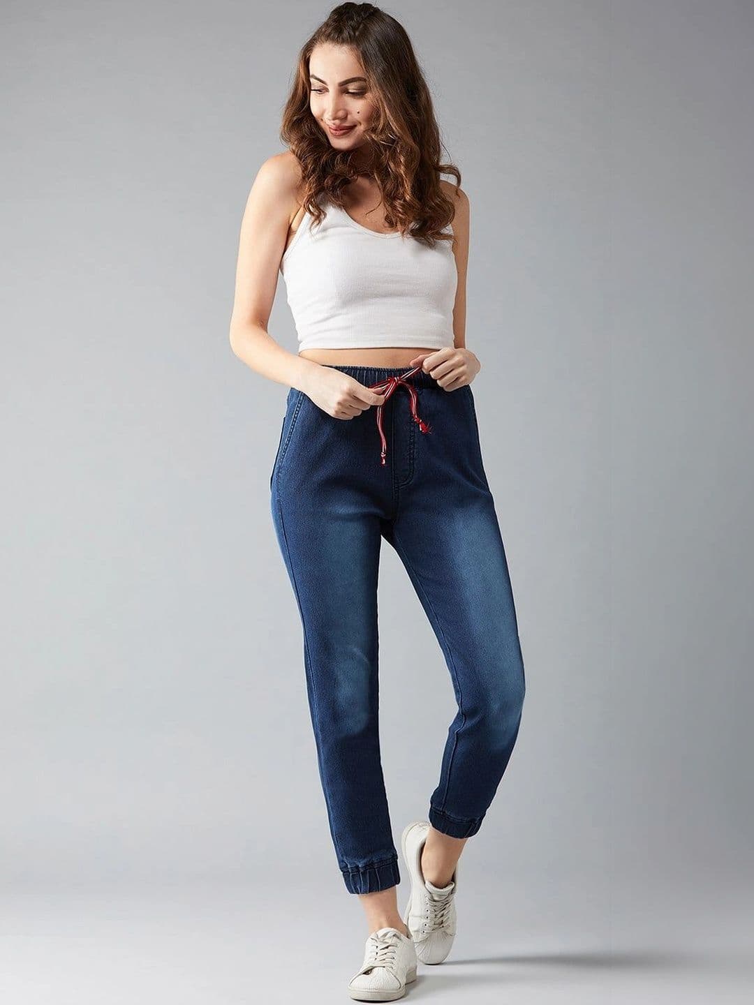 Roadster Women Regular Fit Mid-Rise Low Distress Cuffed Hem Stretchable Jeans thumbnail 4